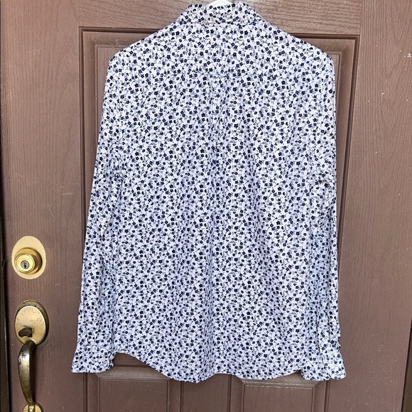 Denim & Flower White and Blue Floral Button Down Shirt - Picture 2 of 12